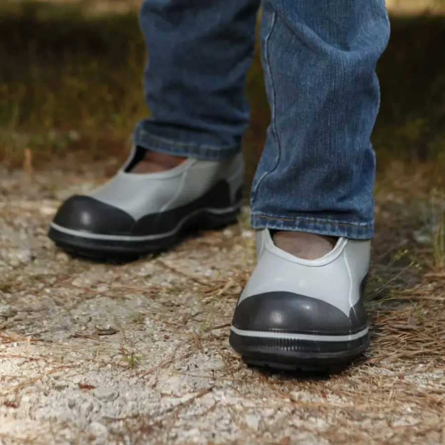 Dieliectric over shoe slipon hover